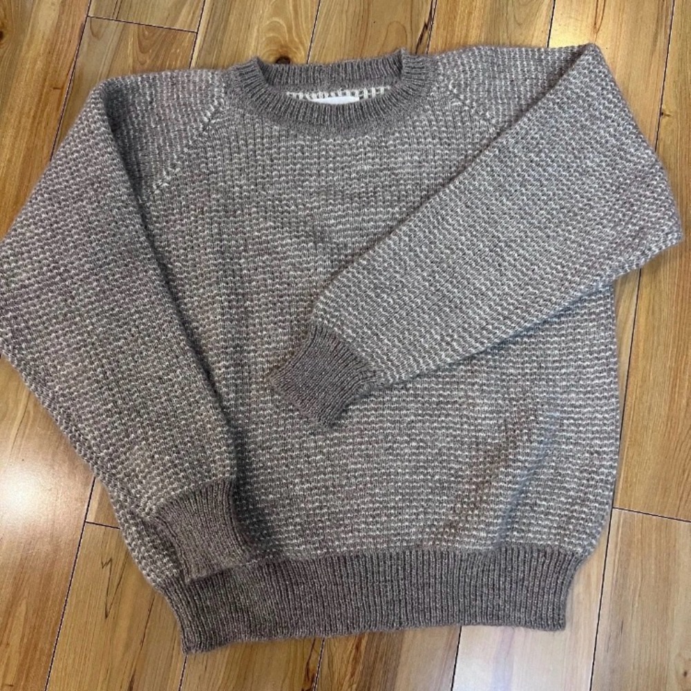 Red rover vintage men's sweater
100 percent alpaca wool